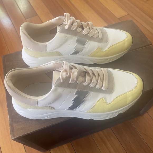 WHITE RAVEN - Picture 3 of 6